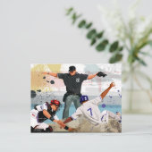 Carte Postale Joueur de baseball en sécurité dans la plaque dome (Debout devant)