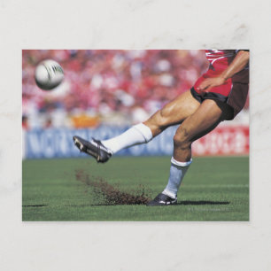 Carte Postale Joueur de rugby qui frappe le ballon