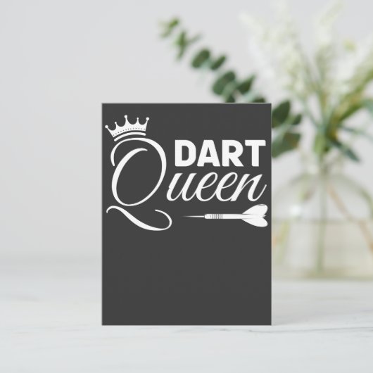 Carte Postale Joueur fléchettes Queen Dartboard Dart Girl (Debout devant)