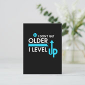 Carte Postale Joueur Je ne vieillis pas, je monte de niveau (Debout devant)