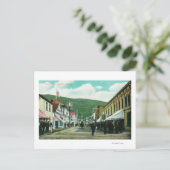 Carte Postale Journée occupée sur la vue de la troisième rue (Debout devant)