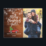 Carte Postale Joyeux Noël Y'all Jar Lumières Camion Bois Photo<br><div class="desc">Joyeux Noël Y'all Wood String Lights Mason Jars Holiday Couple Photo Carte postale - Aquarelle Vintage Camion rouge avec sapin de Noël</div>