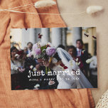 Carte Postale Juste marié Vintage machine à écrire photo mariage<br><div class="desc">You decided to elope ? Tu sais quoi ? Share the news of your marriage with this lovely wedding photo card,  fully customizable font and colors.</div>