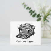 Carte Postale Juste mon type, Typewriter (Debout devant)