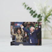 Carte Postale Kamala Harris et Tim Walz (Debout devant)