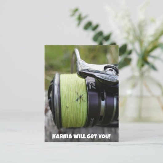 Carte Postale Karma vous fera pêcher (Debout devant)