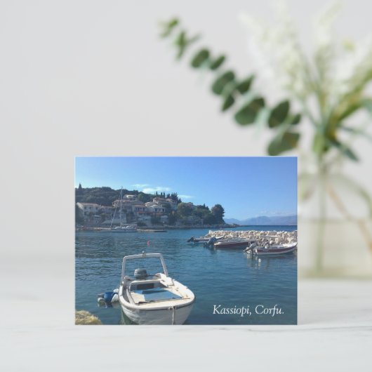 Carte Postale Kassiopi, Corfou. (Debout devant)