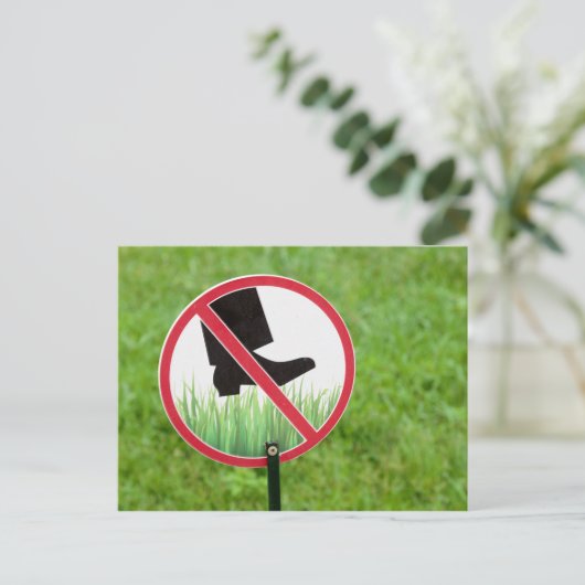 Carte Postale Keep Of The Grass Sign (Debout devant)