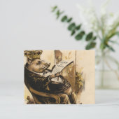 Carte Postale King Pig Lit Son Journal (Debout devant)