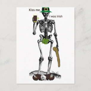 CARTE POSTALE KISS ME I WAS IRISH SKELETON PRINT