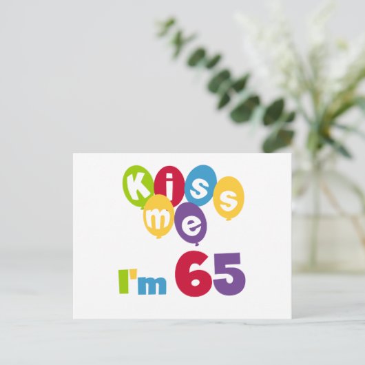 Carte Postale Kiss Me I'm 65 Anniversaire T-shirts et cadeaux (Debout devant)