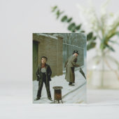 Carte Postale La balle de neige - Coupable ou non coupable (Debout devant)