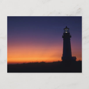 Carte Postale La boule de soleil tombe sur l'horizon coloré