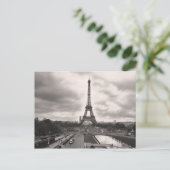 Carte Postale La célèbre tour (Debout devant)