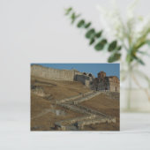 Carte Postale La Citadelle De Berat (entrée), Alba (Debout devant)