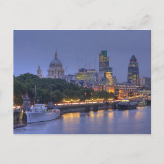 Carte Postale La City de Londres à la tombée de la nuit
