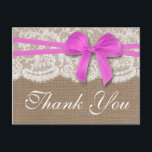 Carte Postale La collection de mariage au ruban rose rustique<br><div class="desc">La collection de nœuds roses rustiques est un design époustouflant avec un fond à l'effet toile de jute rustique ravissant,  une garniture à l'effet dentelle blanche vintage romantique,  et finition avec un magnifique ruban rose clair avec nœud.</div>