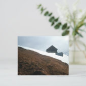 CARTE POSTALE LA DERNIÈRE MAISON (Debout devant)