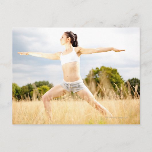 Carte Postale La Femme Fait Le Yoga Stretch (Devant)