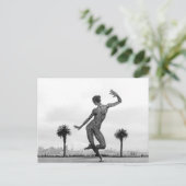 Carte Postale La force d'une femme (Debout devant)