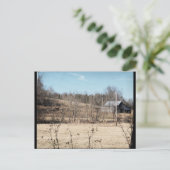 Carte Postale La grange sur une colline (Debout devant)