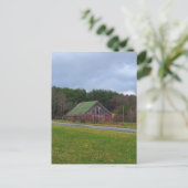 Carte Postale La grange un jour nuageux (Debout devant)