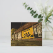 Carte Postale La guerre de gentrification (Debout devant)