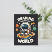 Carte Postale La lecture est hors de ce monde (Debout devant)