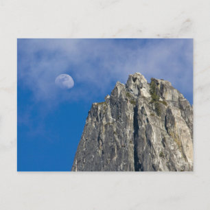 Carte Postale La lune se lève et brille à travers les nuages