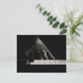 Carte Postale La main du pianiste (Debout devant)