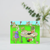 Carte Postale la petite de jeuner su l'herbe (Debout devant)