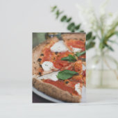 Carte Postale La pizza italienne Margherita (Debout devant)