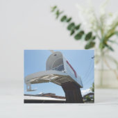 Carte Postale La plus grande boîte aux lettres du monde, Casey,  (Debout devant)