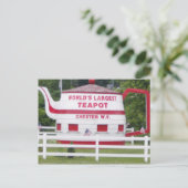 Carte Postale La plus grande théière du monde (Debout devant)