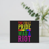 Carte Postale LA PREMIÈRE FIERTÉ ÉTAIT UN MOIS RIOT LGBT Pride L (Debout devant)