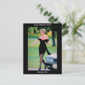 Carte Postale La princesse Diana dans cette "robe de vengeance" (Debout devant)