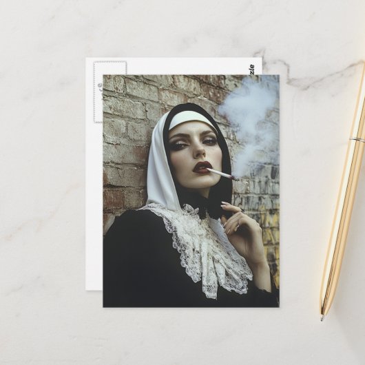 Carte Postale La Religieuse Fumant (Devant/Arrière en situation)