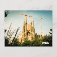 La Sagrada Familia de Gaudi avec le drapeau de la
