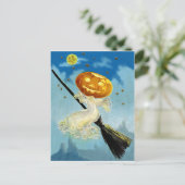 Carte Postale La sorcière de citrouille vole sur un balai la (Debout devant)