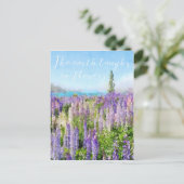 Carte Postale La terre rit dans les fleurs lavande citation (Debout devant)