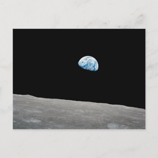 Carte Postale La Terre s'élevant au-dessus de l'horizon lunaire. (Devant)