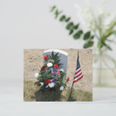 Carte Postale La tombe du soldat (Debout devant)