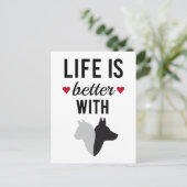 Carte Postale La vie est meilleure avec chat et chien, la concep (Debout devant)