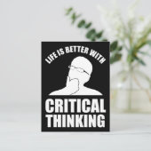 Carte Postale La Vie Est Meilleure Avec La Pensée Critique (Debout devant)