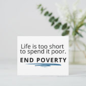 Carte Postale La vie est trop courte pour la passer pauvre ; MET (Debout devant)