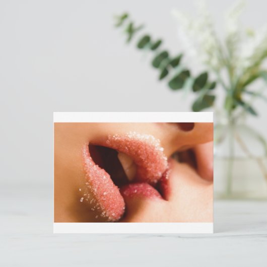 Carte Postale Lábios doces - Lèvres à sucre (Debout devant)