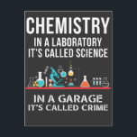 Carte Postale Laboratoire de chimie Science Garage Crime Chimist<br><div class="desc">Dans un labo,  il s'appelle Chimie Dans un garage,  il s'appelle Crime. Don amusant pour les nerds scientifiques,  les majors en chimie,  les pharmaciens et les professeurs de chimiste scientifique.</div>