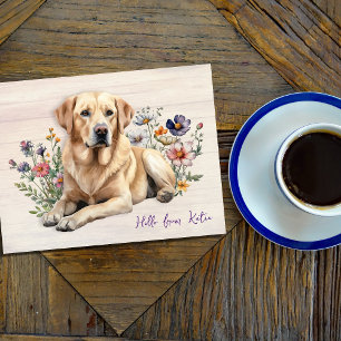 Carte Postale Labrador jaune dans les fleurs sauvages Bonjour Pe
