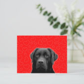 Carte Postale Labrador noir avec Coeurs rouges (Debout devant)