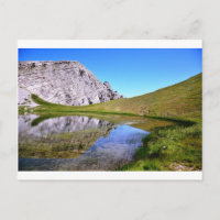 Lac sur un sommet de montagne